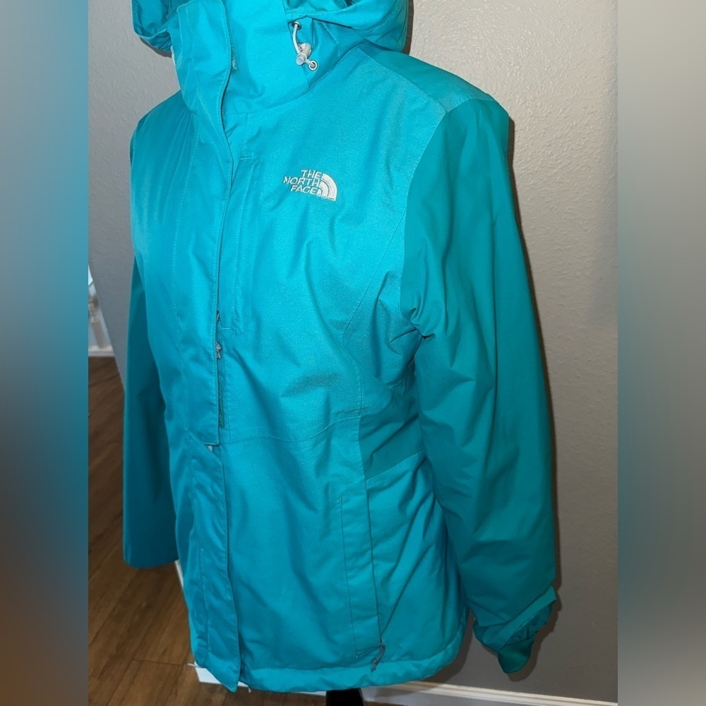 THE NORTH FACE INLUX INSULATED HYVENT JACKET WOMEN'S SIZE MEDIUM
Turquoise - Picture 4 of 13